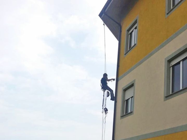 Lavori edili in sicurezza su corda